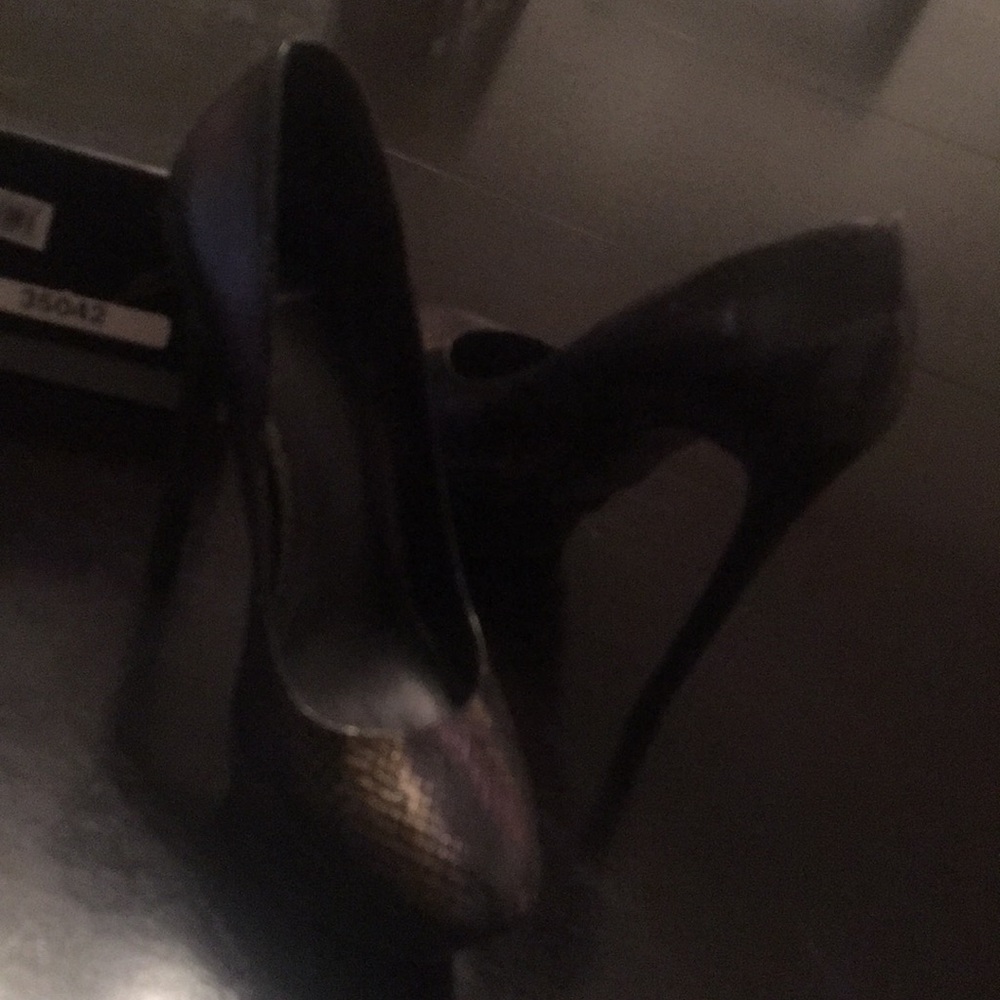 B Brian Atwood Pump - image 3